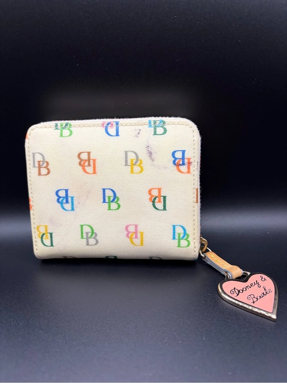Y2K Dooney & Bourke Cream Multicolor DB Logo Zip Wallet with Pink Heart Charm - Picture 2 of 5